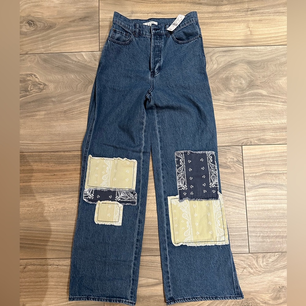 Pacsun high rise/ wide leg paisley patch women’s jeans. Size 28. Perfect conditi